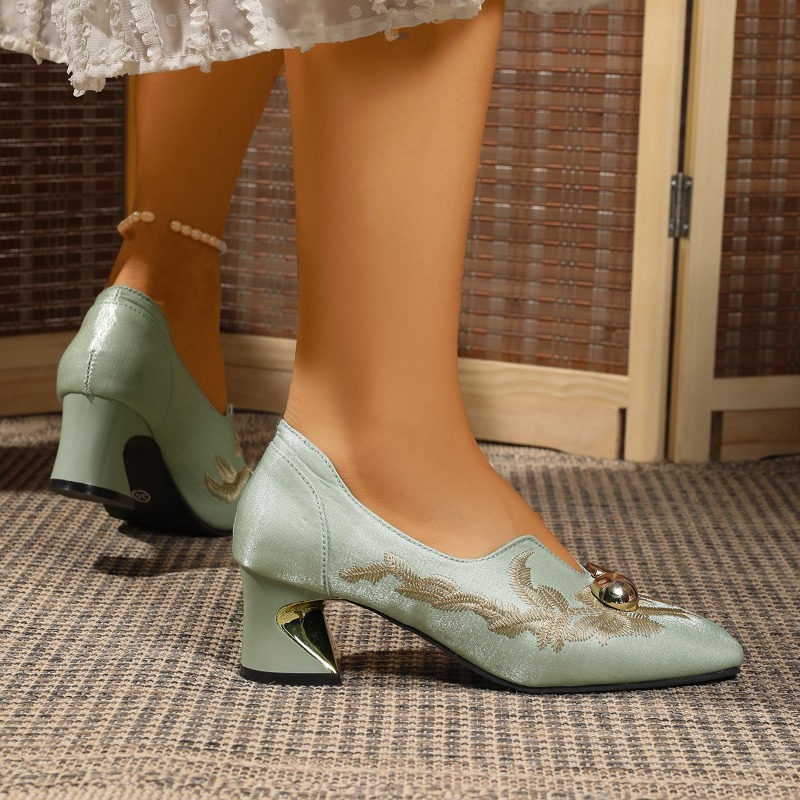 Nowe damskie czółenka na słupk – Slip Dress Satin recenzja i cena